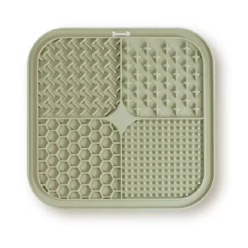 Transform Your Pet’s Mealtime with the Anti-Choking Silicone Lick Mat!