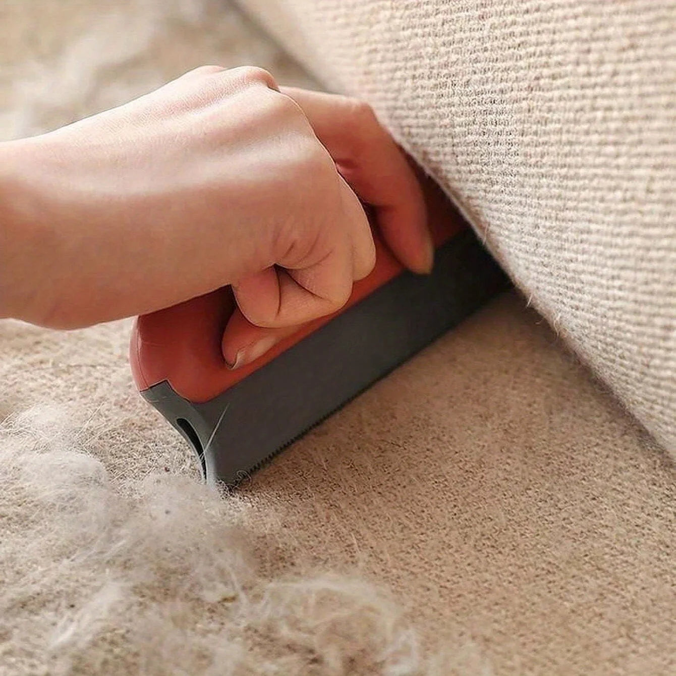 Say Goodbye to Loose Fur — The Pet Hair Remover Brush That Keeps Your Home and Pet Looking Perfect!